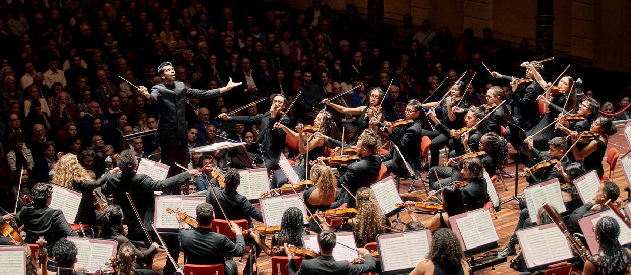 Chineke orchestra conducted by Leslie Suganandarajah